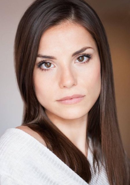 Шарлотта Райли косоглазая