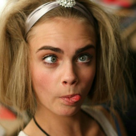 Кара Делевинь косые глаза