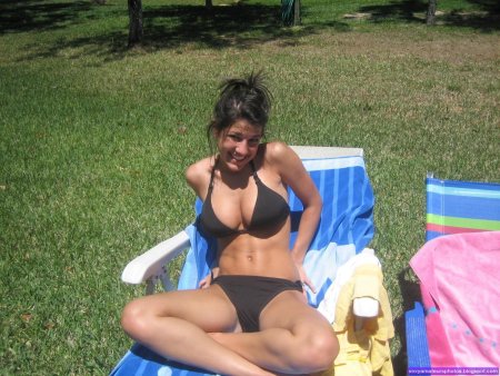 Русские женщины на даче в купальниках