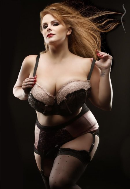 Луиза Барнс модель сайз плюс