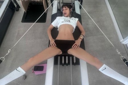 Белла Хадид раздвинула ноги