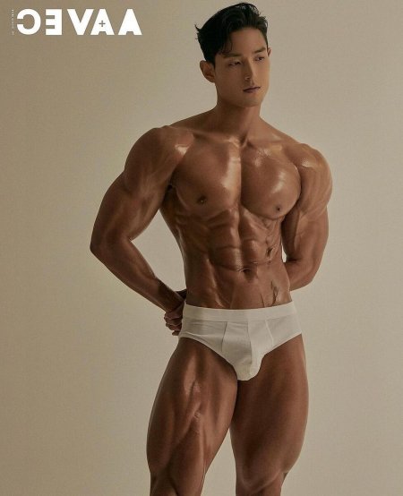 Накаченные азиатские мужчины