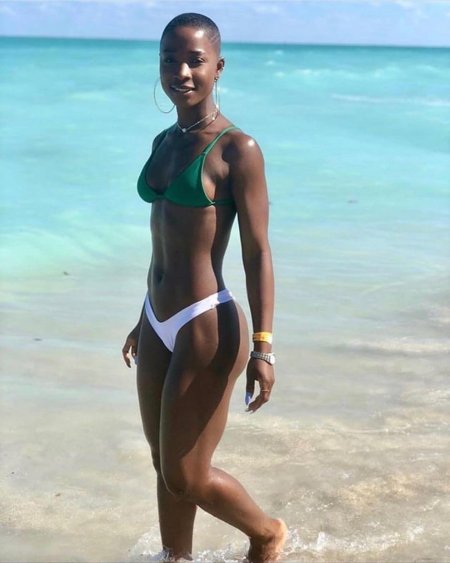 Негритянки в купальнике