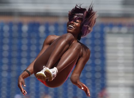 Темнокожая бегунья Ричардсон