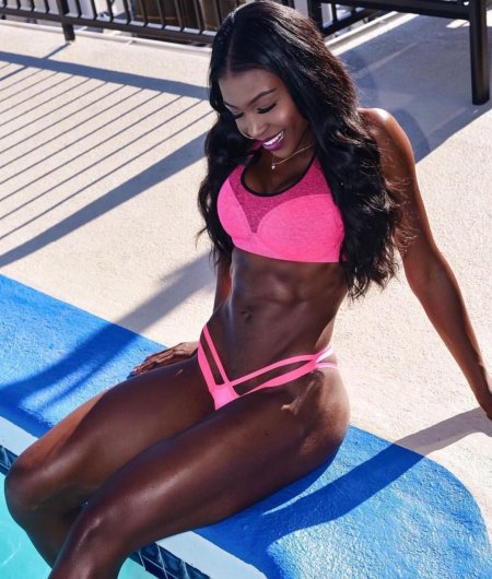 Эбони Дж Льюис