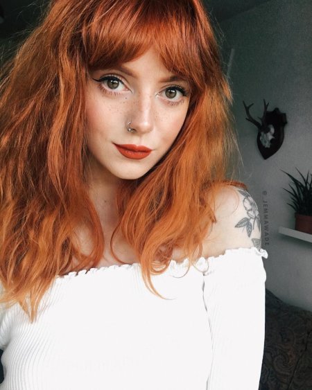 Рыжая с челкой