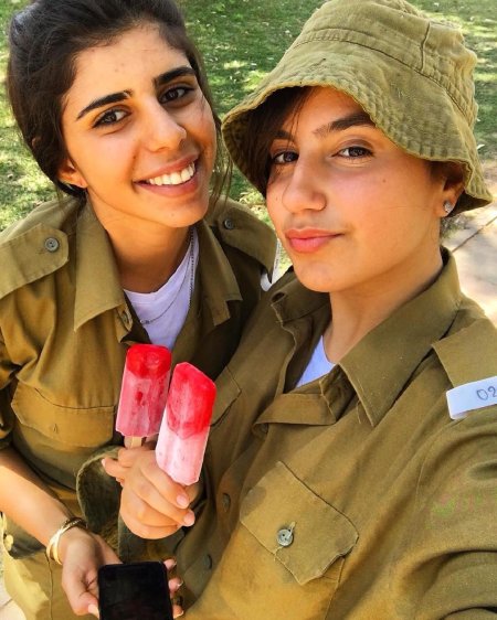 Еврейские девушки в армии