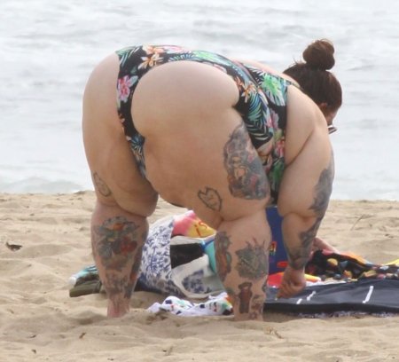 Тесс Холидей в купальнике