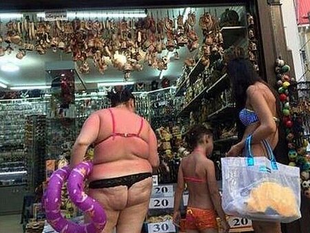 Толстая женщина в стрингах