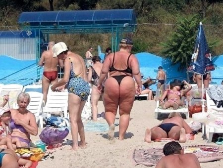 Бабушки в стрингах на пляже