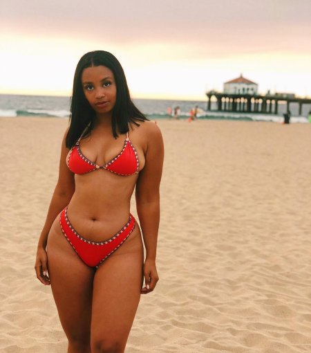 Красивые лилипутки в купальнике