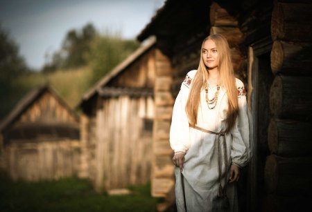 Дарья Лефлер в образе славянки
