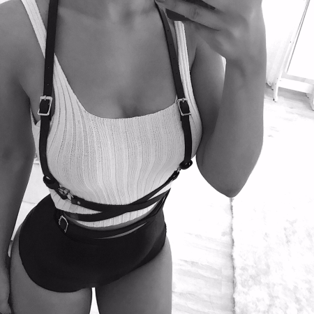 Девушка в портупее Эстетика