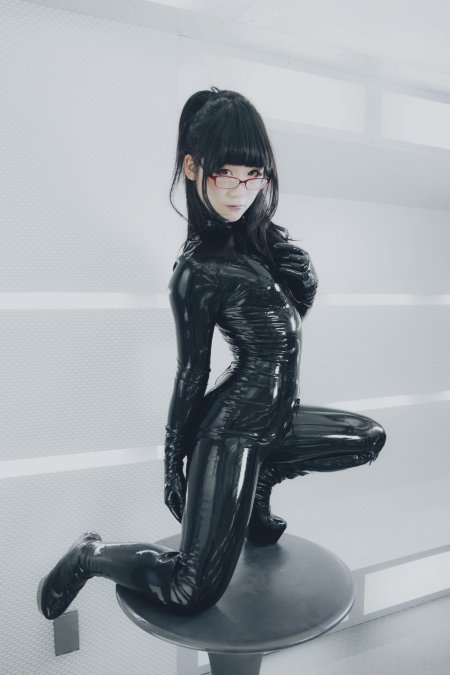 Хироми Уехара в латексе