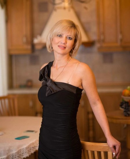 Взрослая женщина