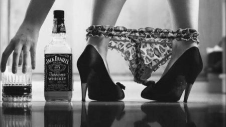 Девушка с виски