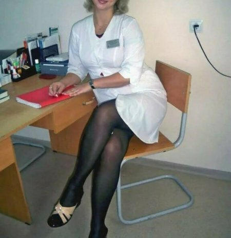 Врач женщина колготки