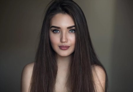 Красивые девушки с длинными волосами