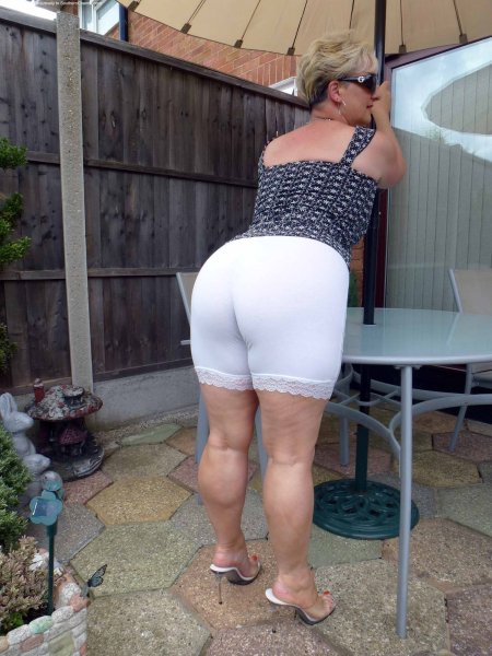 В панталонах на огороде