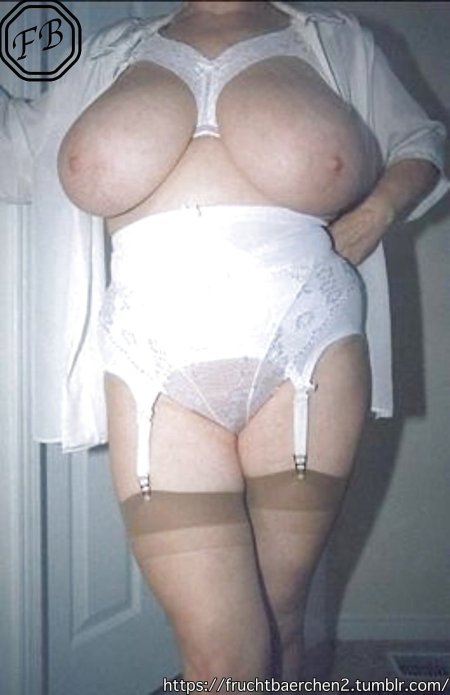 Огромные старые сиськи в лифчике