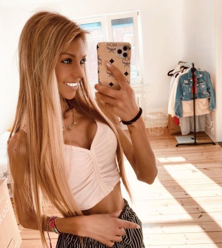 Йоси Мария блогерша