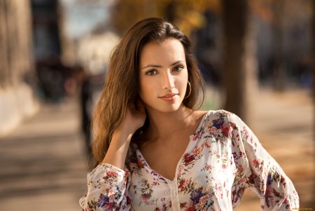 Красивая женщина