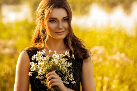 Женщина с цветами