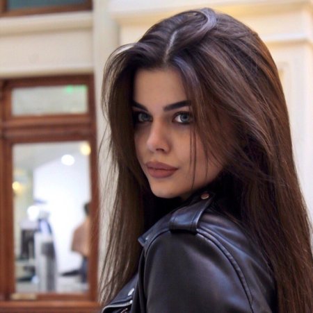 Армянка Эллен Асирян