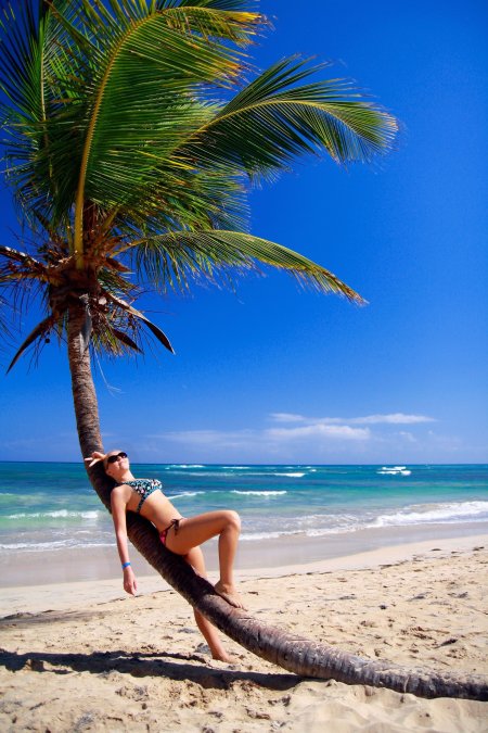 Море пальмы девушка