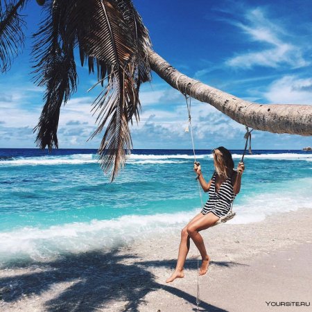 Море пальмы девушка