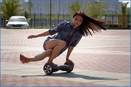 Человек на гидро скутаре