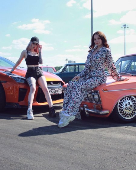 Девушки и Жигули