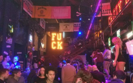 Crazy Daisy бар топлес