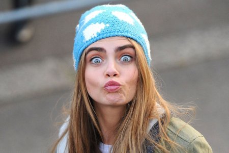 Кара Делевинь гримасы