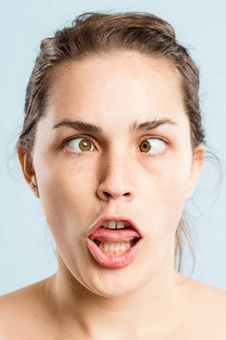 Женское лицо со закатившимися глазами