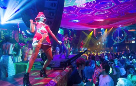 Танцовщица в клубе