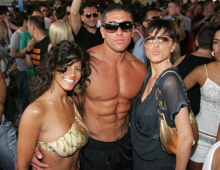 Ибица парни и девушки