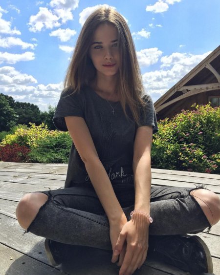 Девушка в красивом доме