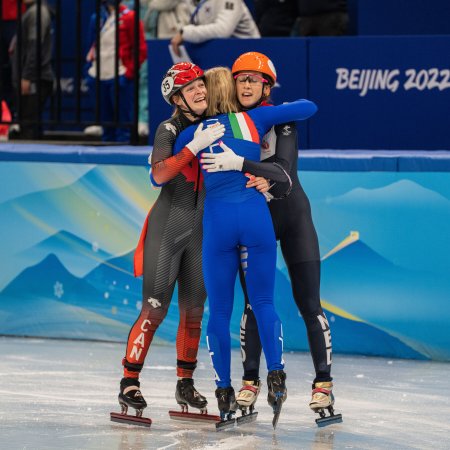 Шорт-трек женщины