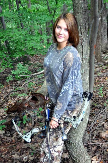 Девушка охотник