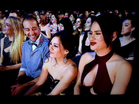 Женщины в зрительном зале