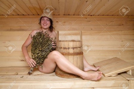 Сельские женщины в бане