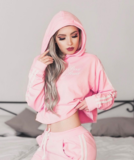 Девушка в худи