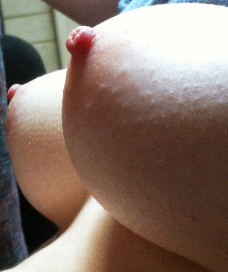 Голые сиськи крупным планом