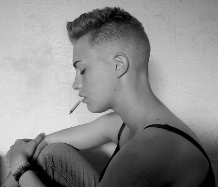 Стрижка Томбой затылок