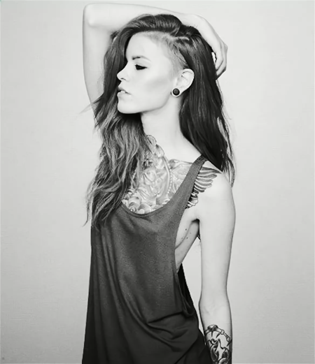 Выбритый висок на длинные волосы