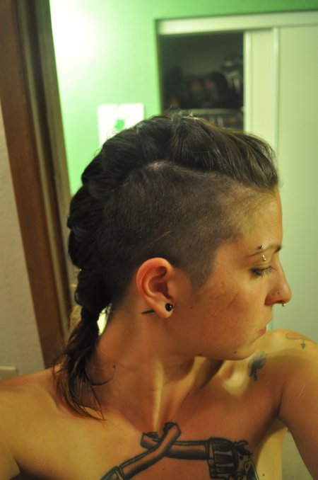 Косички с выбритыми висками женские