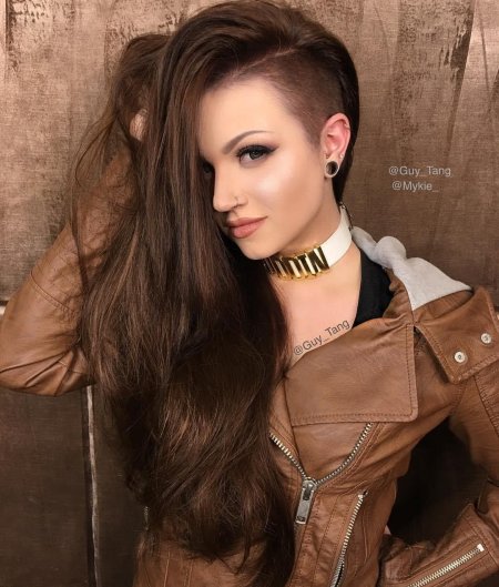 Стрижка с выбритыми висками женская на длинные волосы