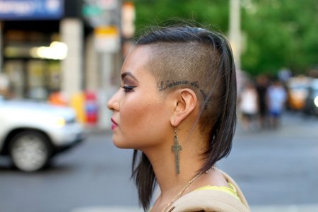 Стрижка с выбритыми висками