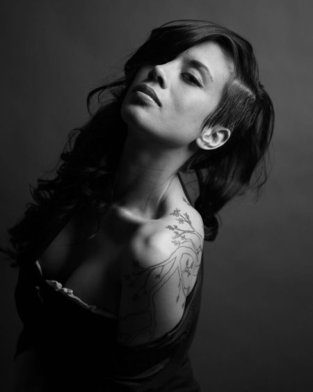 Выбритый висок у девушек